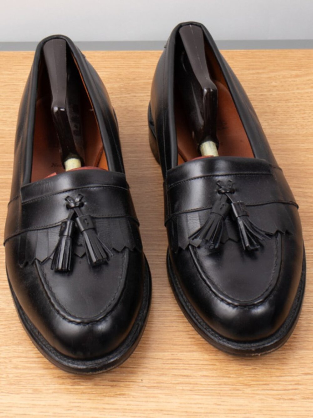 Allen Edmonds Newport Shoes Men's 9.5 EEE Black Leather Resoled With Shoe Trees